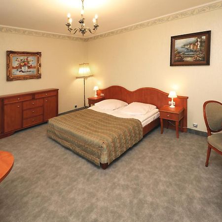 Bialy Dom Henlex Hotel Restauracja Poznań Kültér fotó