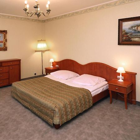 Bialy Dom Henlex Hotel Restauracja Poznań Kültér fotó