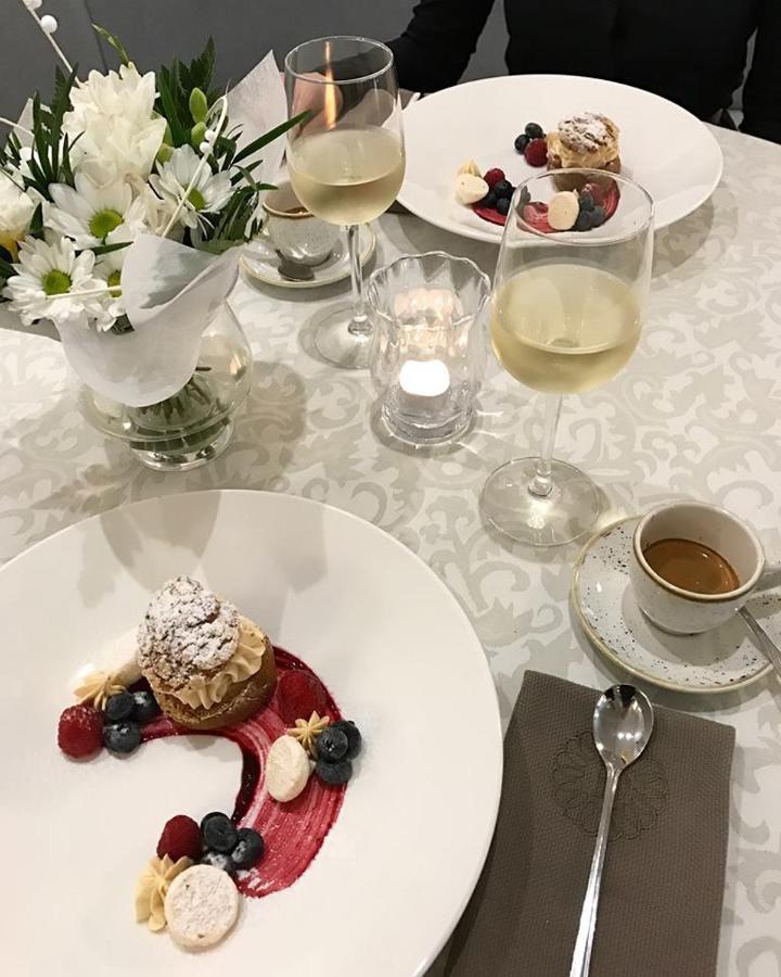 Bialy Dom Henlex Hotel Restauracja Poznań Kültér fotó