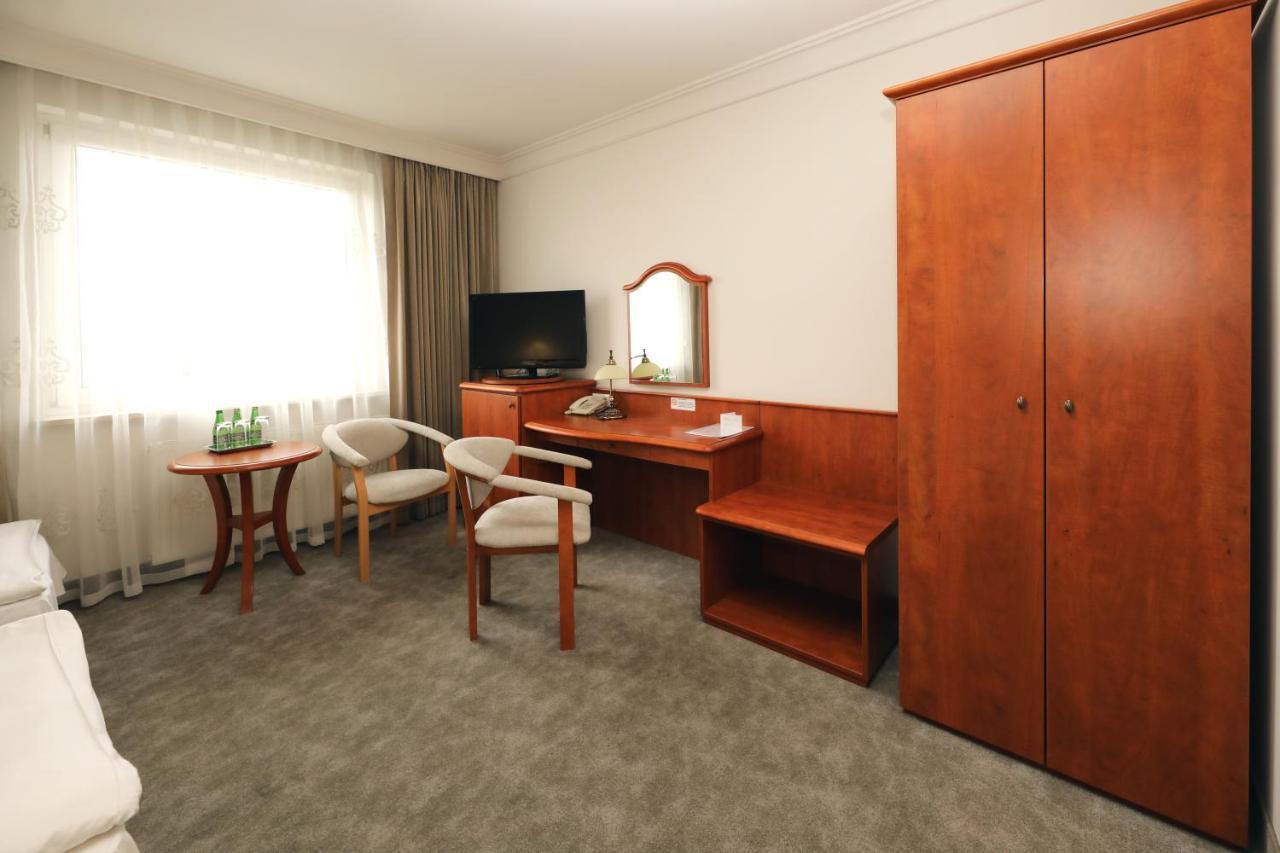 Bialy Dom Henlex Hotel Restauracja Poznań Kültér fotó