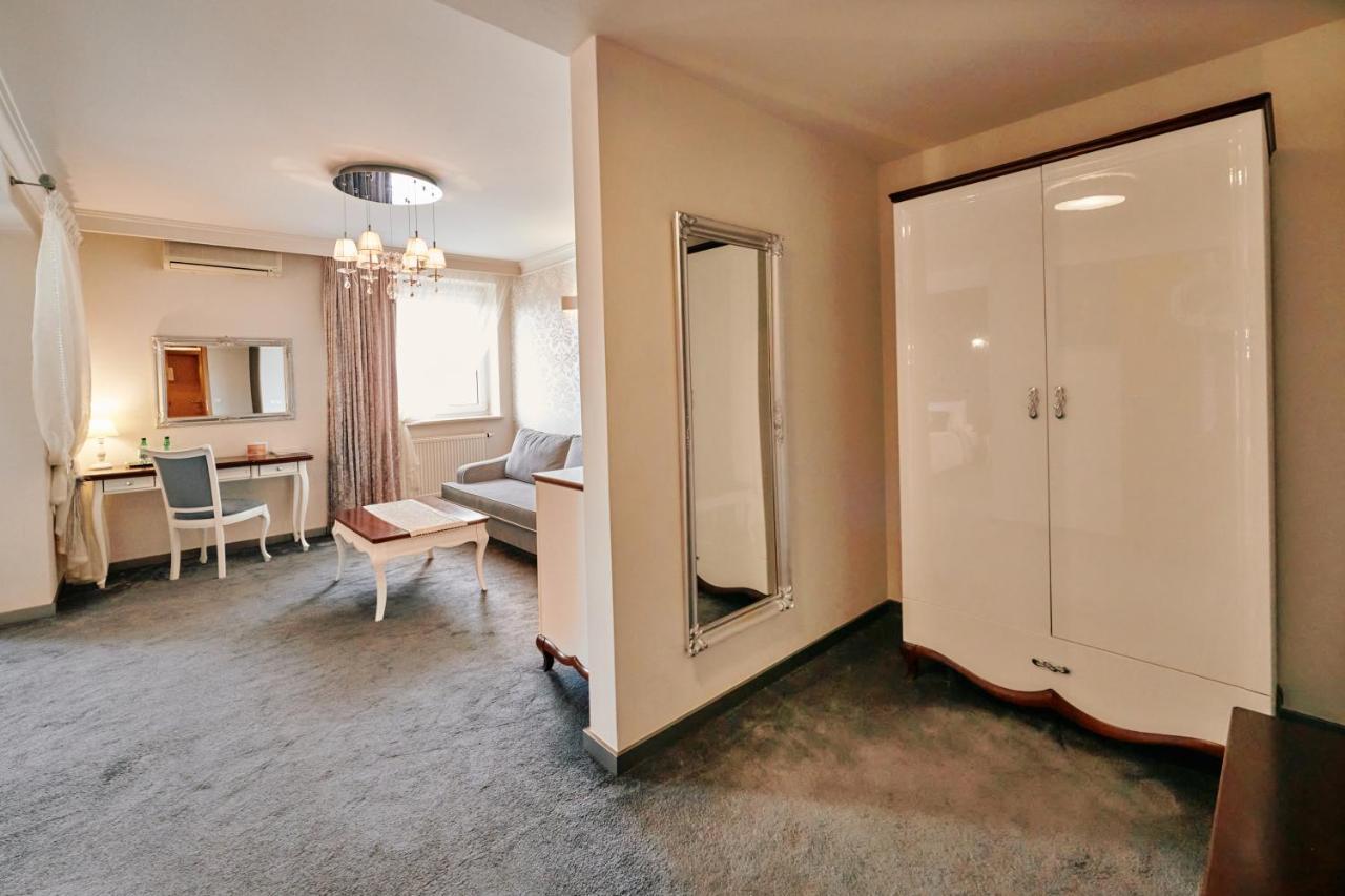 Bialy Dom Henlex Hotel Restauracja Poznań Kültér fotó