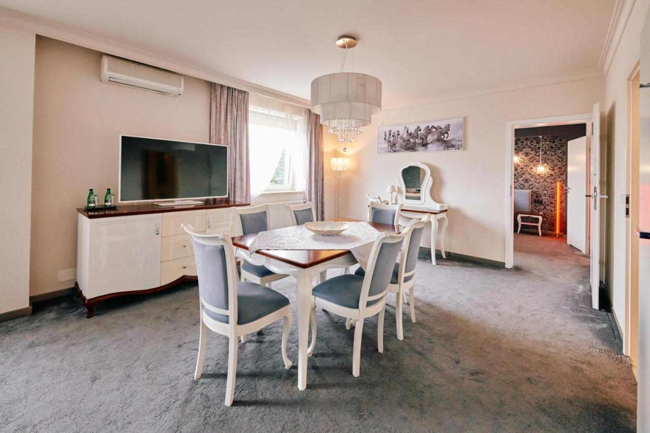 Bialy Dom Henlex Hotel Restauracja Poznań Kültér fotó