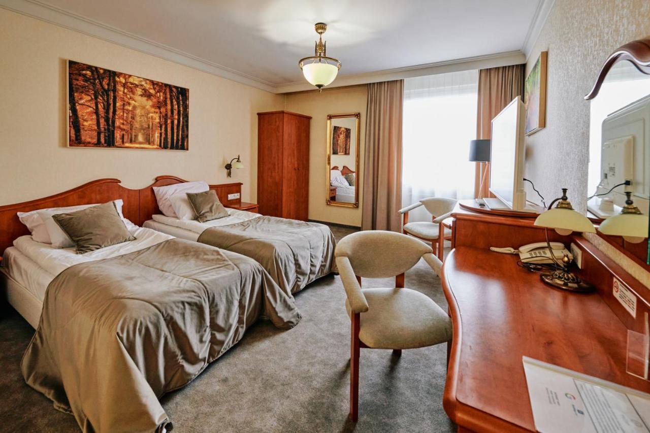 Bialy Dom Henlex Hotel Restauracja Poznań Kültér fotó