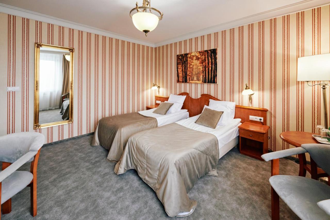 Bialy Dom Henlex Hotel Restauracja Poznań Kültér fotó