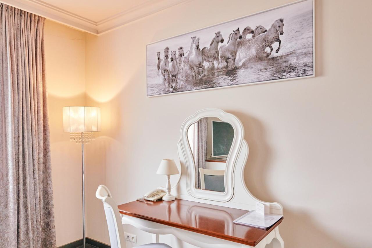 Bialy Dom Henlex Hotel Restauracja Poznań Kültér fotó