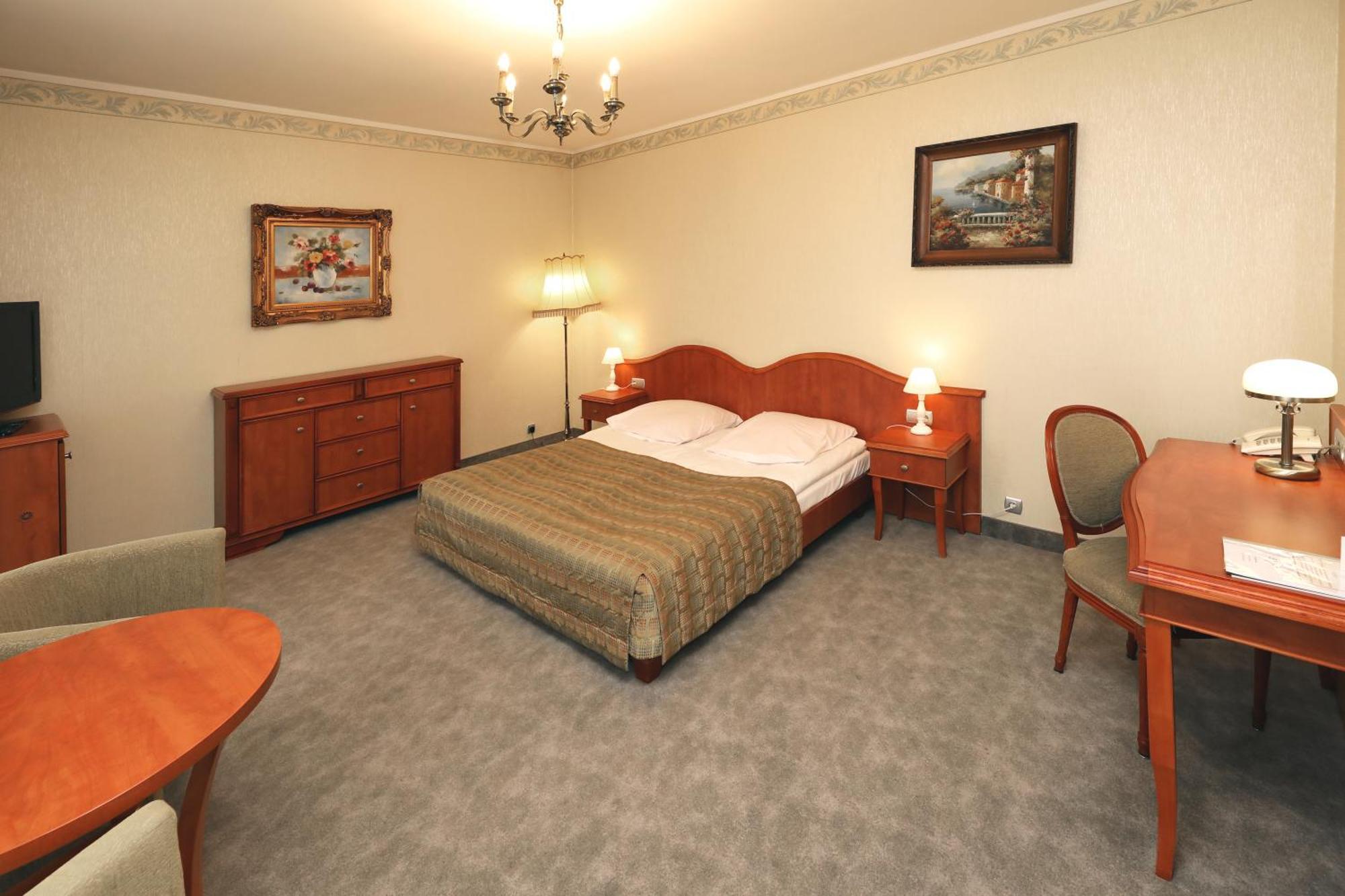 Bialy Dom Henlex Hotel Restauracja Poznań Kültér fotó