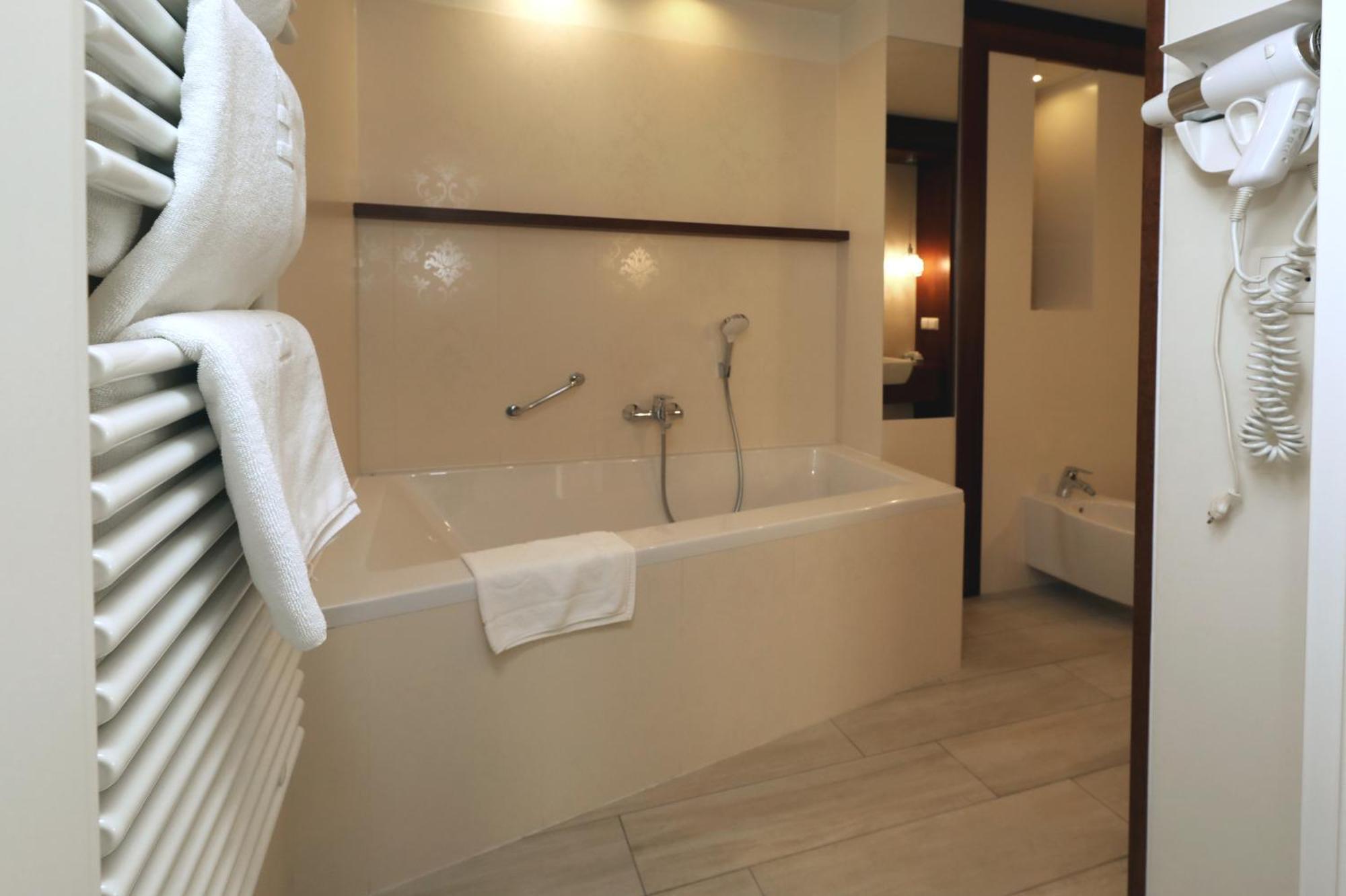Bialy Dom Henlex Hotel Restauracja Poznań Kültér fotó