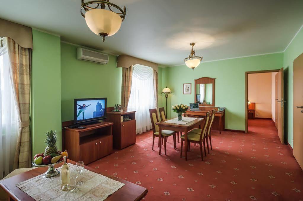 Bialy Dom Henlex Hotel Restauracja Poznań Kültér fotó