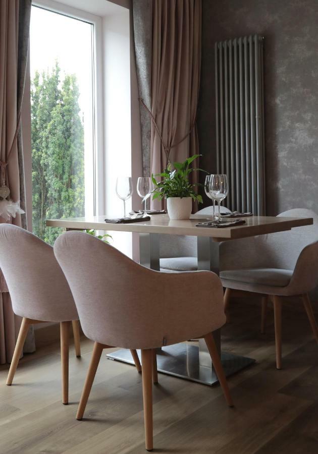 Bialy Dom Henlex Hotel Restauracja Poznań Kültér fotó